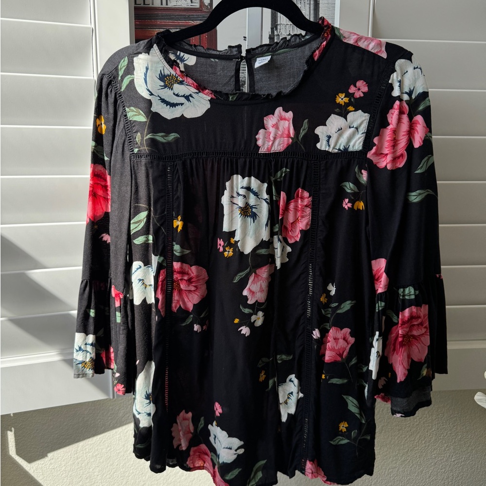 Old Navy. Size M. Black Floral Women's Blouse